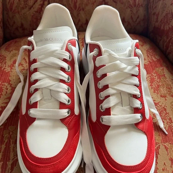 Alexander McQueen Men’s Oversized Sneaker in Black/White/Red - Picture 2 of 5